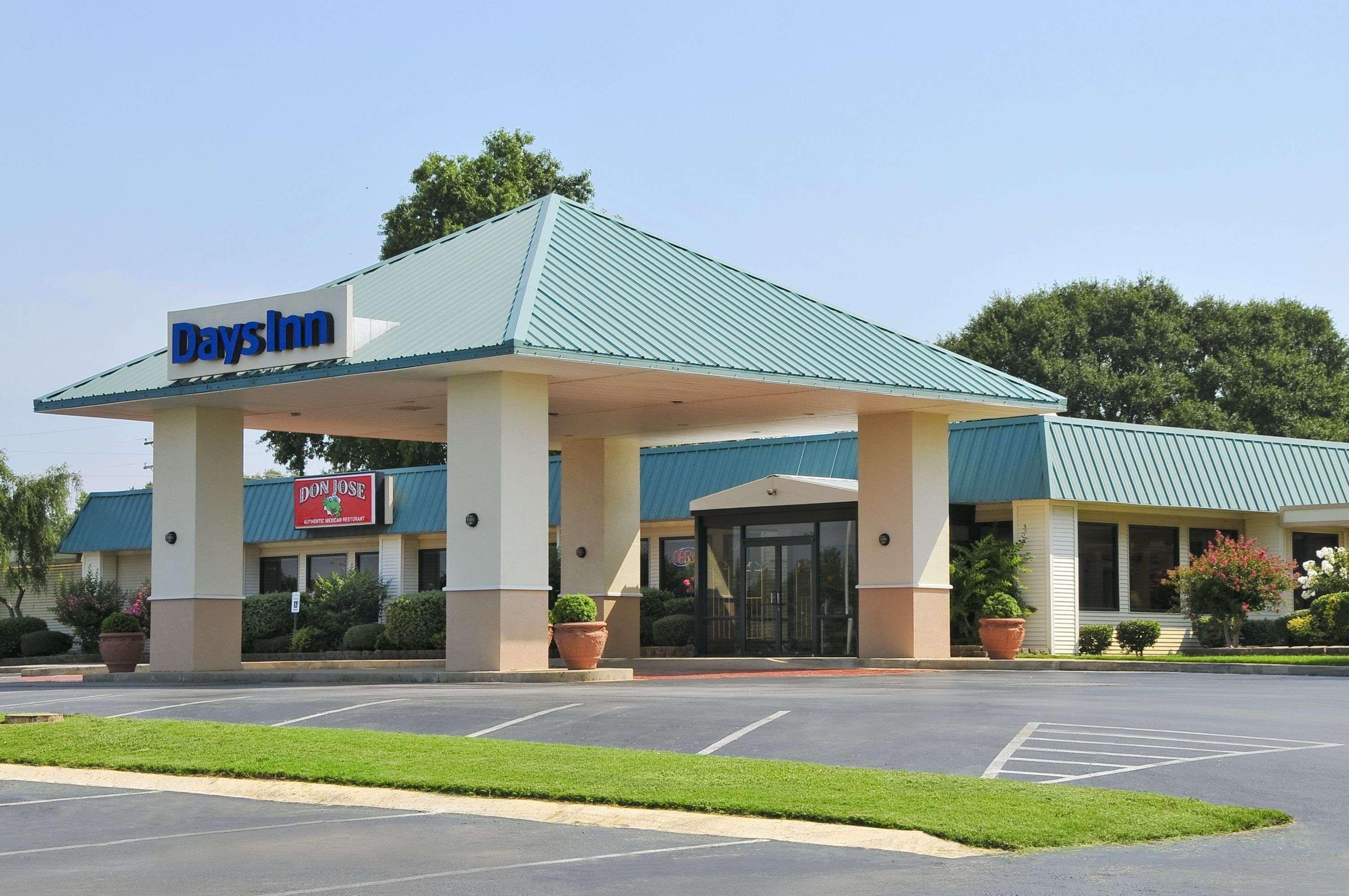 Days Inn By Wyndham Forrest City Exterior foto